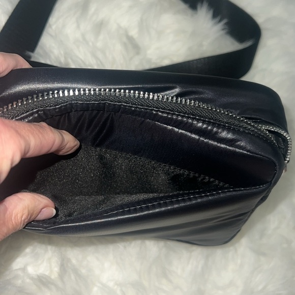 NWT Lululemon Everywhere Crossbody Bag 2L Wunder Puff - Picture 10 of 11
